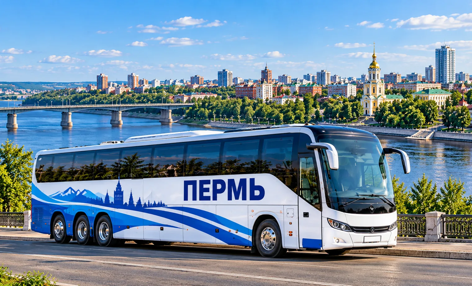 Иллюстрация: пассажирский автобус с надписью Пермь на фоне города